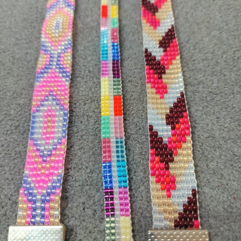 Pulsera angosta en telar