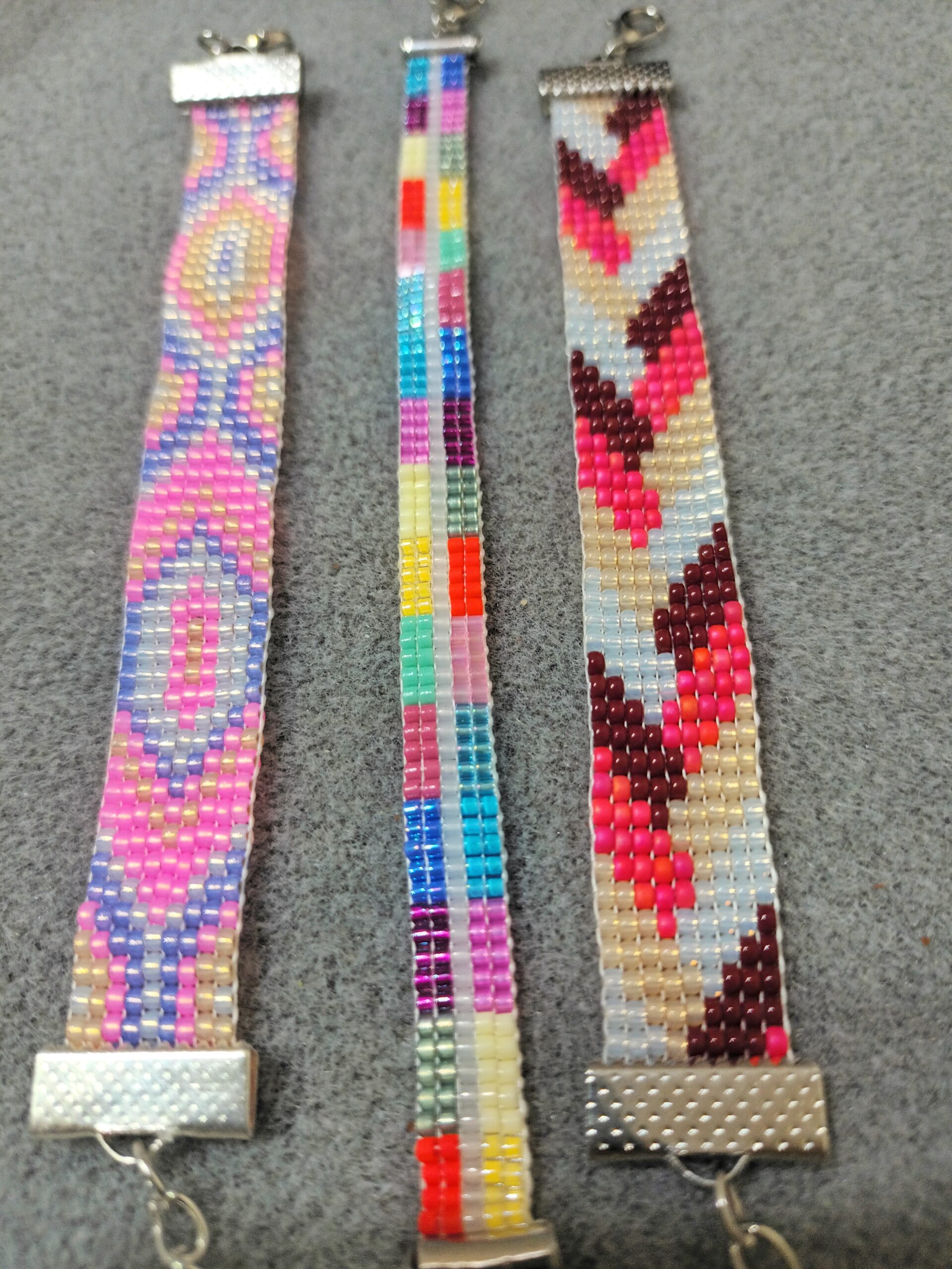 Pulsera angosta en telar